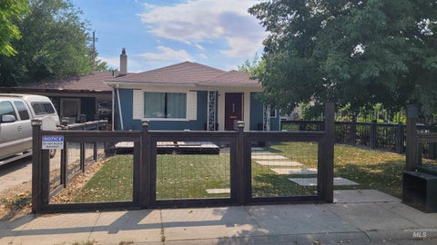 Photo of 300 N Hot Springs St, Boise, ID 83712 (MLS # 98998934)