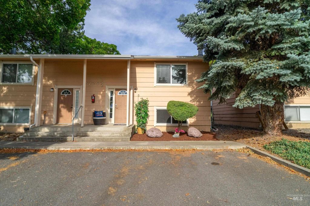 Photo of 3129 8th Street C #A, Lewiston, ID 83501 (MLS # 98953005)