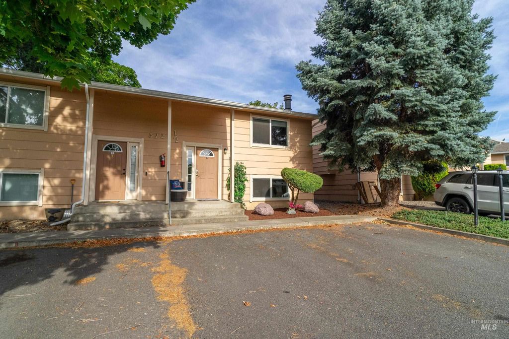 Photo of 3129 8th Street C #A, Lewiston, ID 83501 (MLS # 98953005)