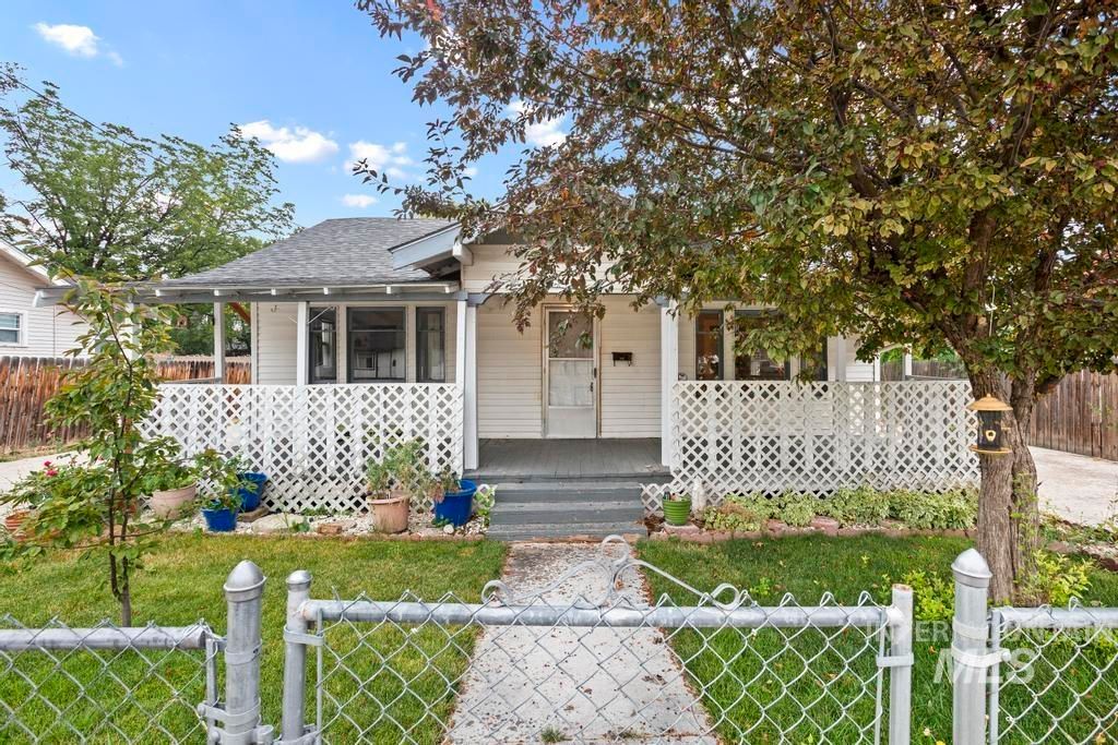 Photo of 1107 Rosenlof Ave, Nampa, ID 83687 (MLS # 98995139)