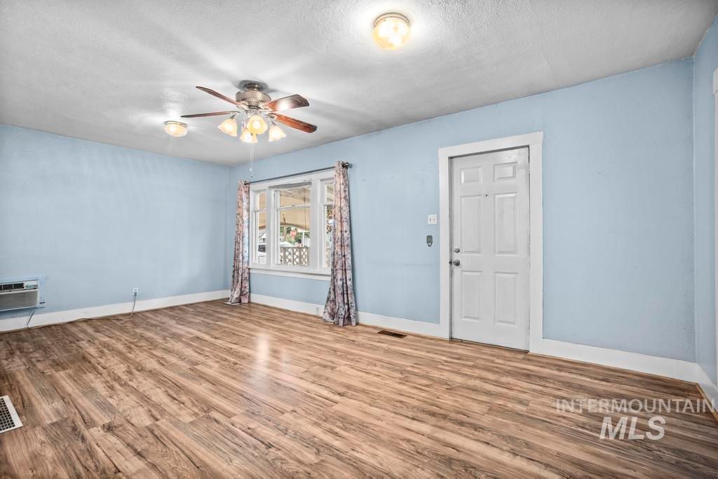 Photo of 1107 Rosenlof Ave, Nampa, ID 83687 (MLS # 98995139)