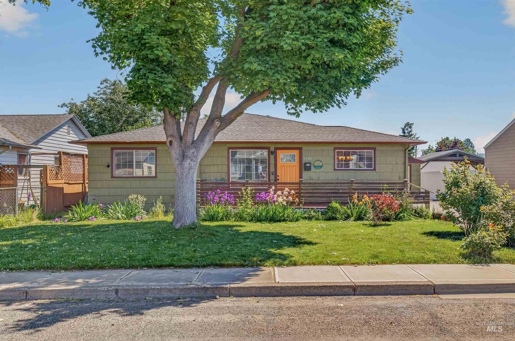 Photo of 1241 5th Street, Clarkston, WA 99403 (MLS # 98985894)