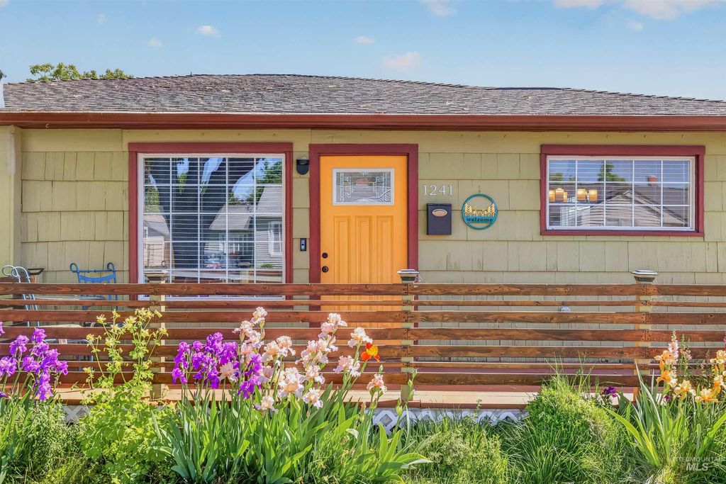 Photo of 1241 5th Street, Clarkston, WA 99403 (MLS # 98985894)