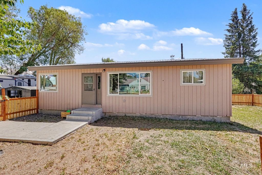 Photo of 114 W Ponderosa, Fairfield, ID 83327 (MLS # 98994430)