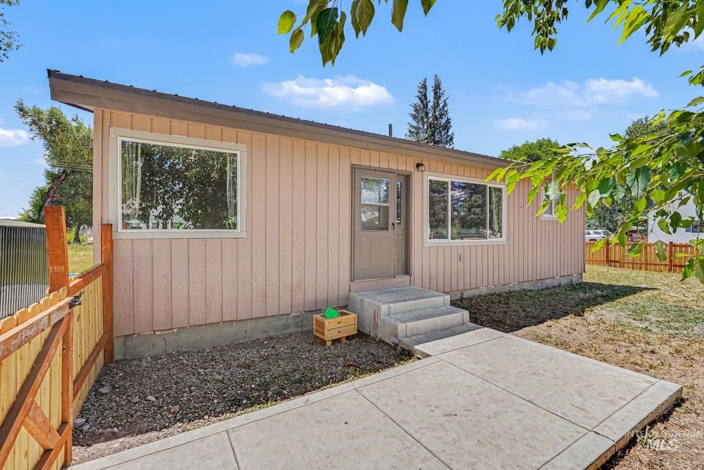 Photo of 114 W Ponderosa, Fairfield, ID 83327 (MLS # 98994430)