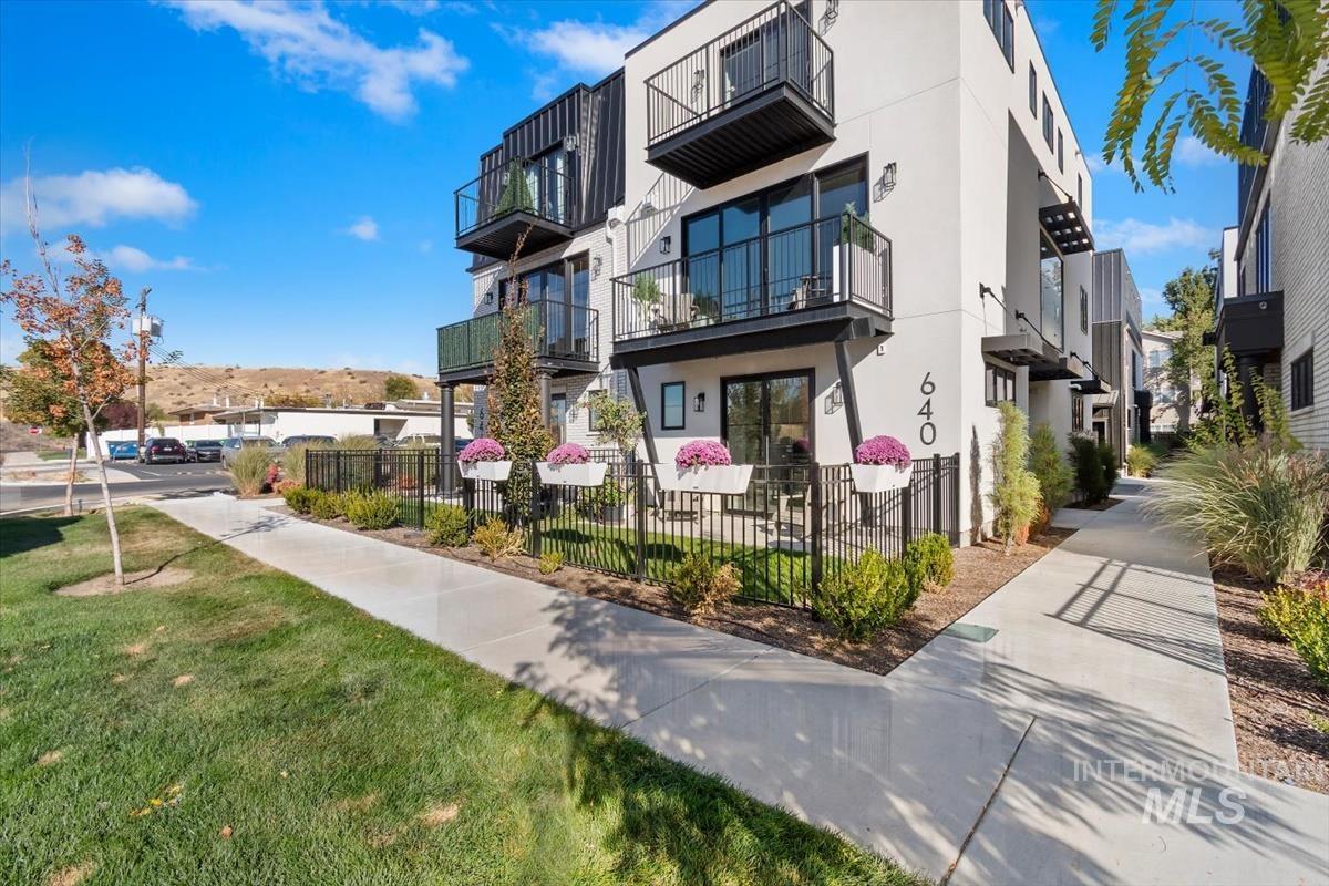 640 N Avenue H Ave.