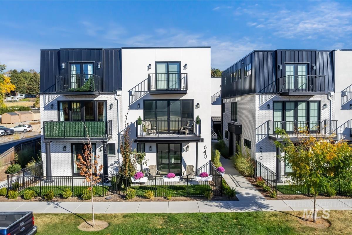 640 N Avenue H Ave.