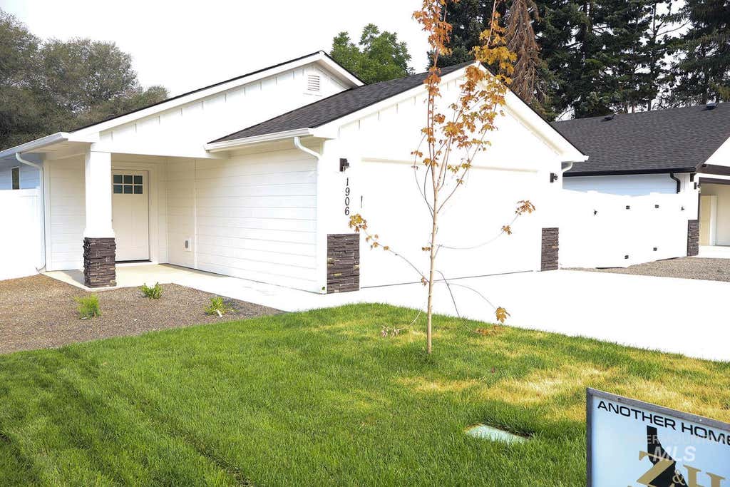 Photo of 1906 Oregon Lane, Caldwell, ID 83605 (MLS # 98994679)