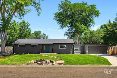 Photo of 2411 Washington Ave, Caldwell, ID 83605 (MLS # 98993875)
