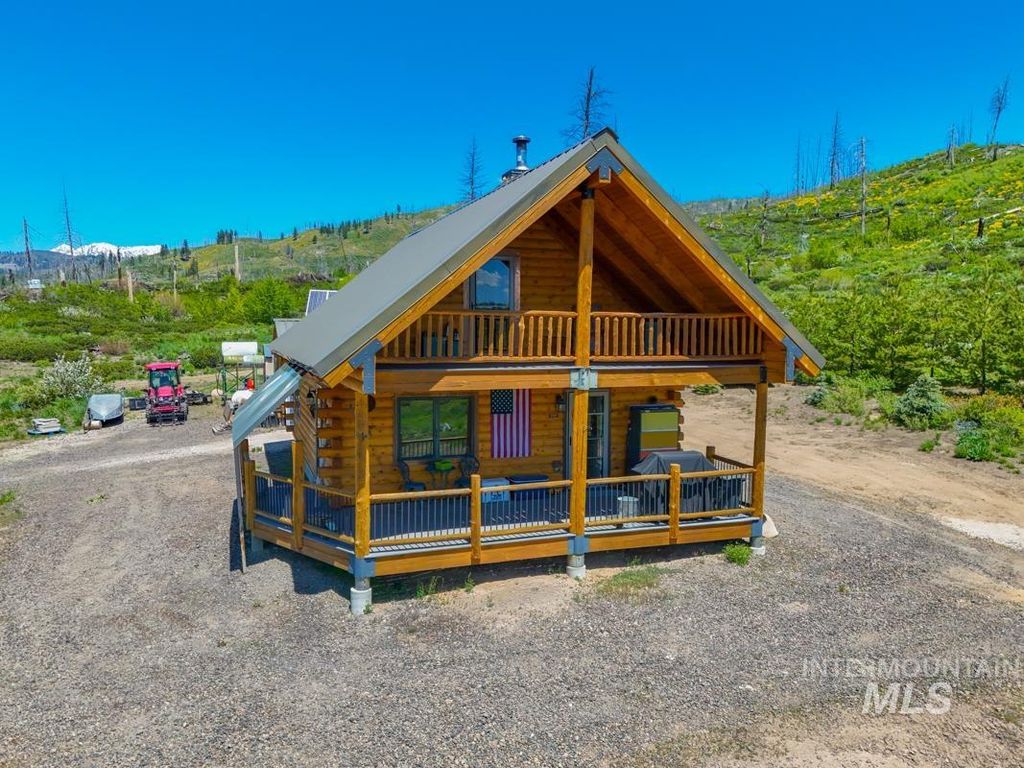 Photo of 319 S Hill Place, Fall Creek, ID 83647 (MLS # 98970980)