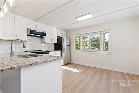 Photo of 181 N Liberty St. Spc 39 St, Boise, ID 83704 (MLS # 98957313)