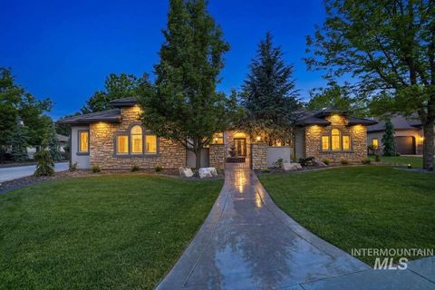 Photo of 810 W Sherason Dr, Eagle, ID 83616 (MLS # 98988255)
