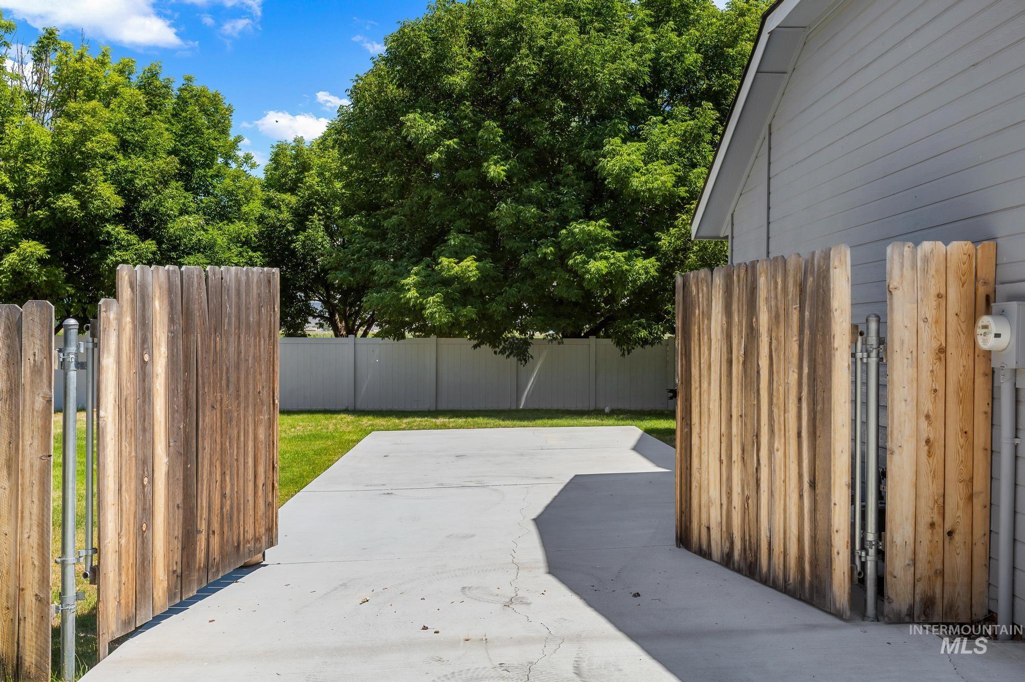 3598 N Maplestone Ave