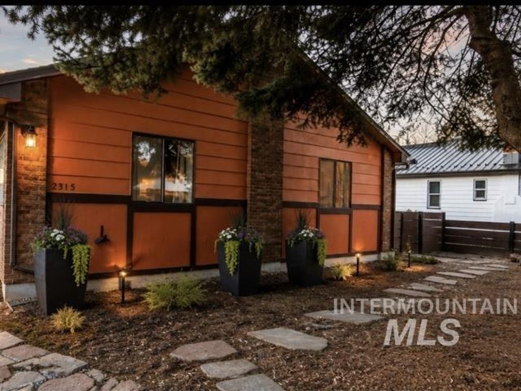 Photo of 2315 N 23rd St, Boise, ID 83702 (MLS # 98985481)