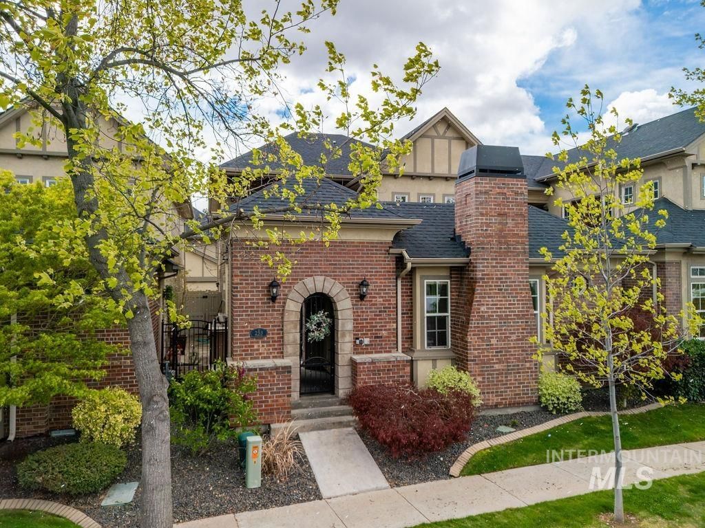 Photo of 253 E Wexford Ln, Eagle, ID 83616 (MLS # 98982598)