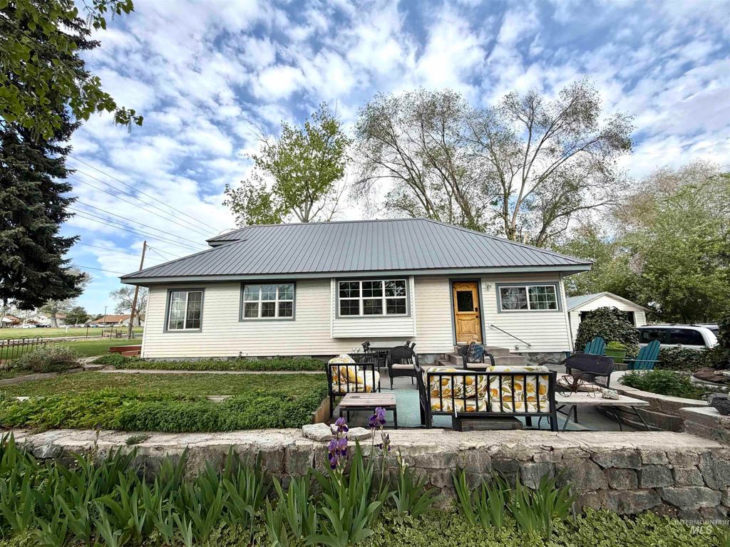 Photo of 355 Highland Ave, Twin Falls, ID 83301 (MLS # 98985059)