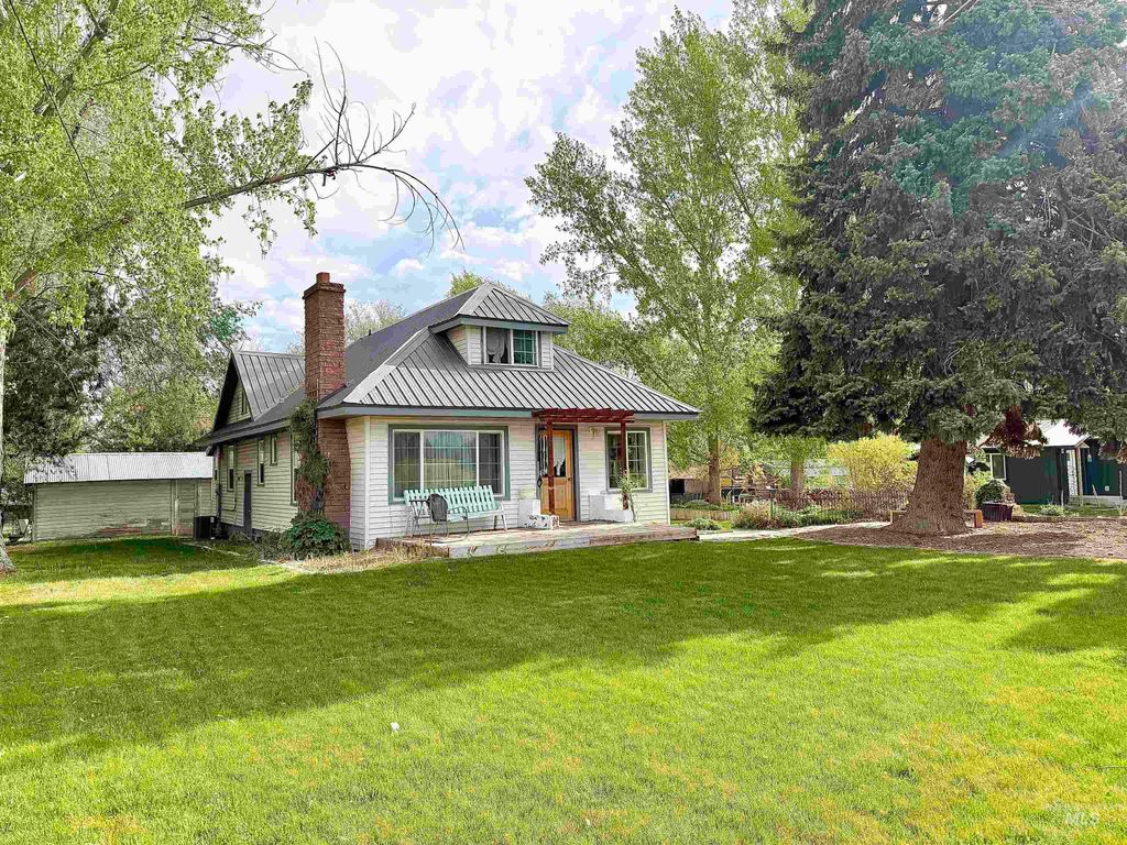 Photo of 355 Highland Ave, Twin Falls, ID 83301 (MLS # 98985059)