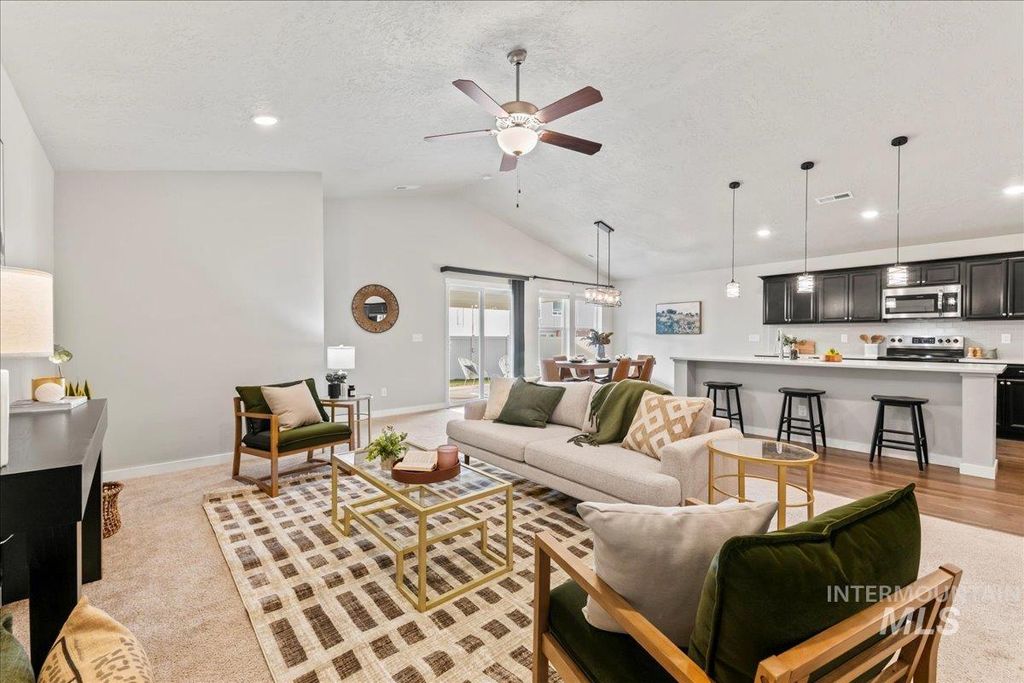 Photo of 625 SW Inby St, Mountain Home, ID 83647 (MLS # 98967918)