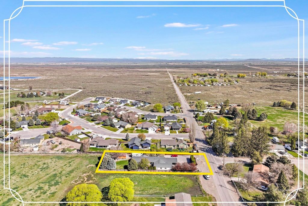 Photo of 309 N Grape St, Shoshone, ID 83352 (MLS # 98981437)