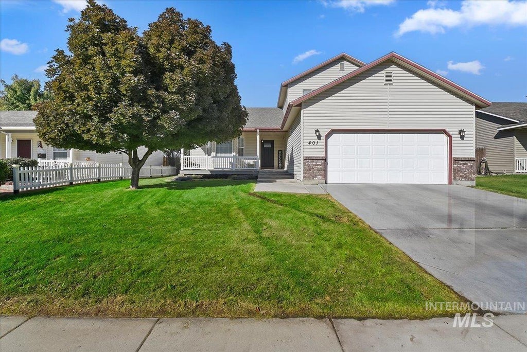 Photo of 401 S Saddlerock Ave, Kuna, ID 83634 (MLS # 99001430)