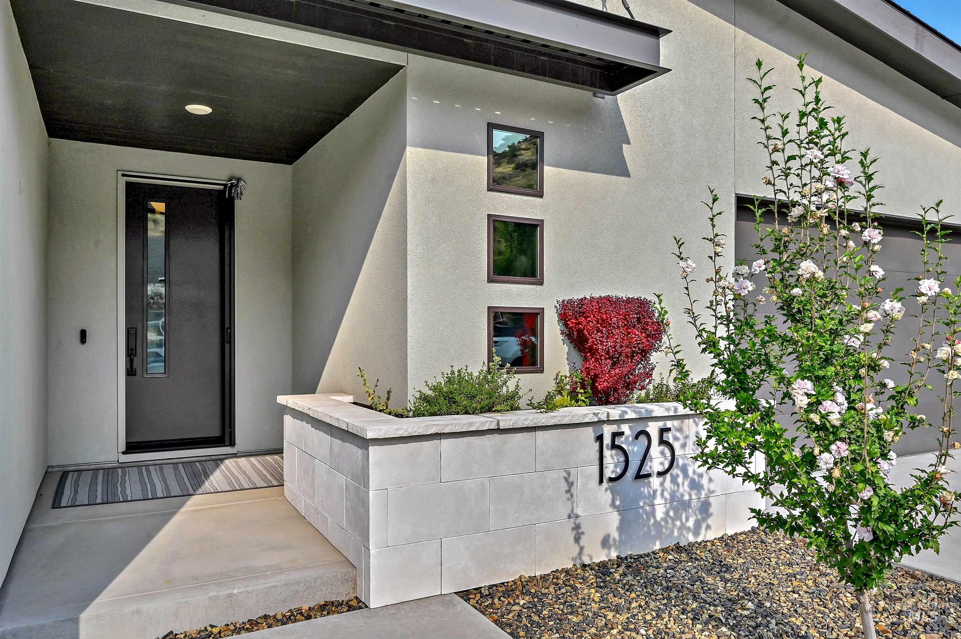 1525 S Boulder View Ln