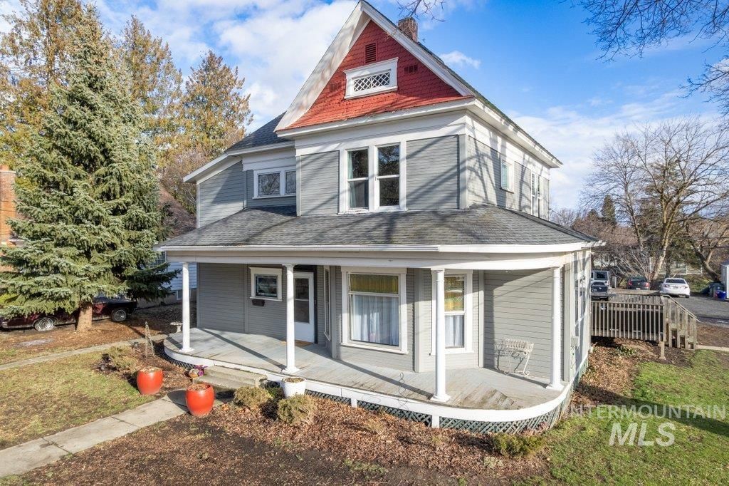 Photo of 424 S Vanburen St, Moscow, ID 83843 (MLS # 98971527)