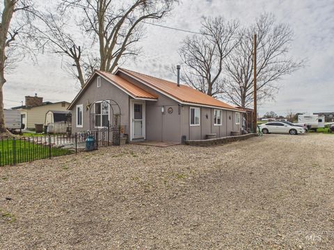 Photo of 2133 Hollywood Blvd, Emmett, ID 83617 (MLS # 98979711)