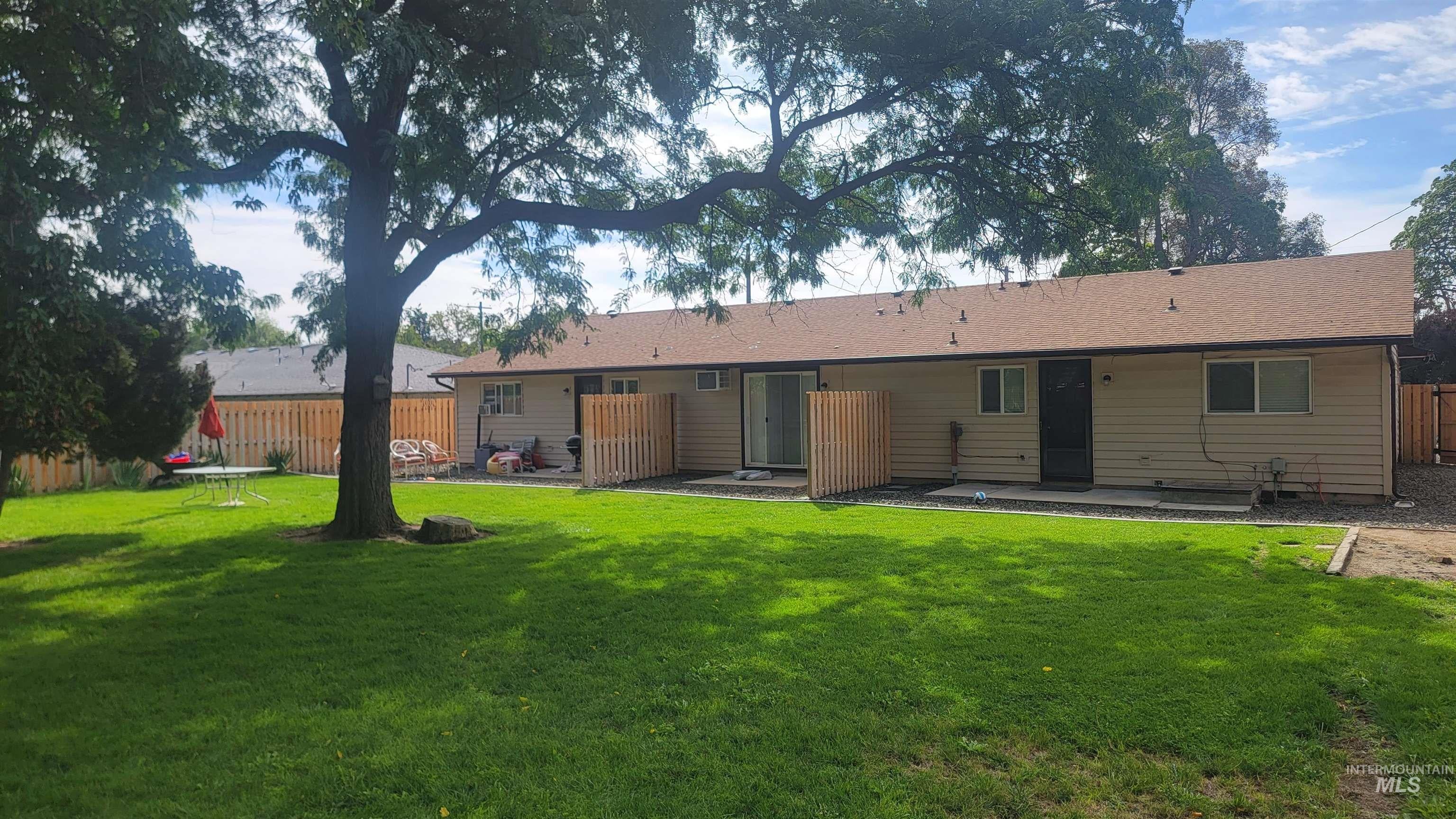 2323 Hillcrest