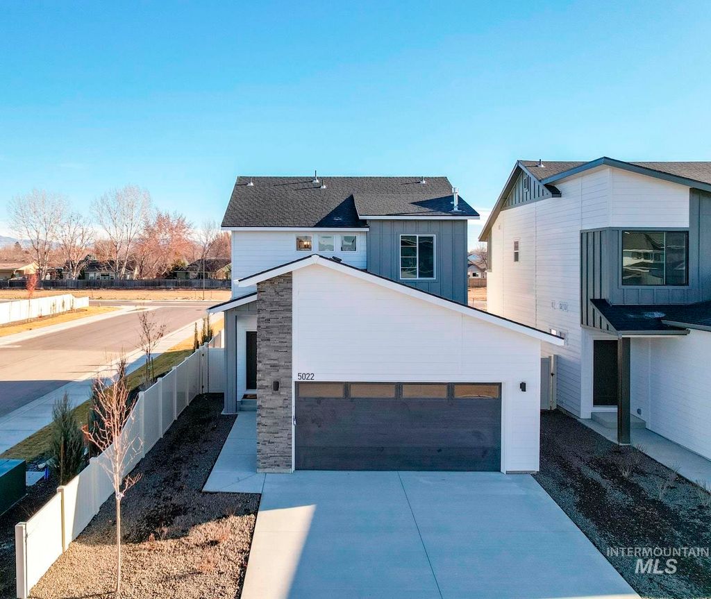 Photo of 4426 N Alameda Creek Ave, Meridian, ID 83646 (MLS # 98986242)