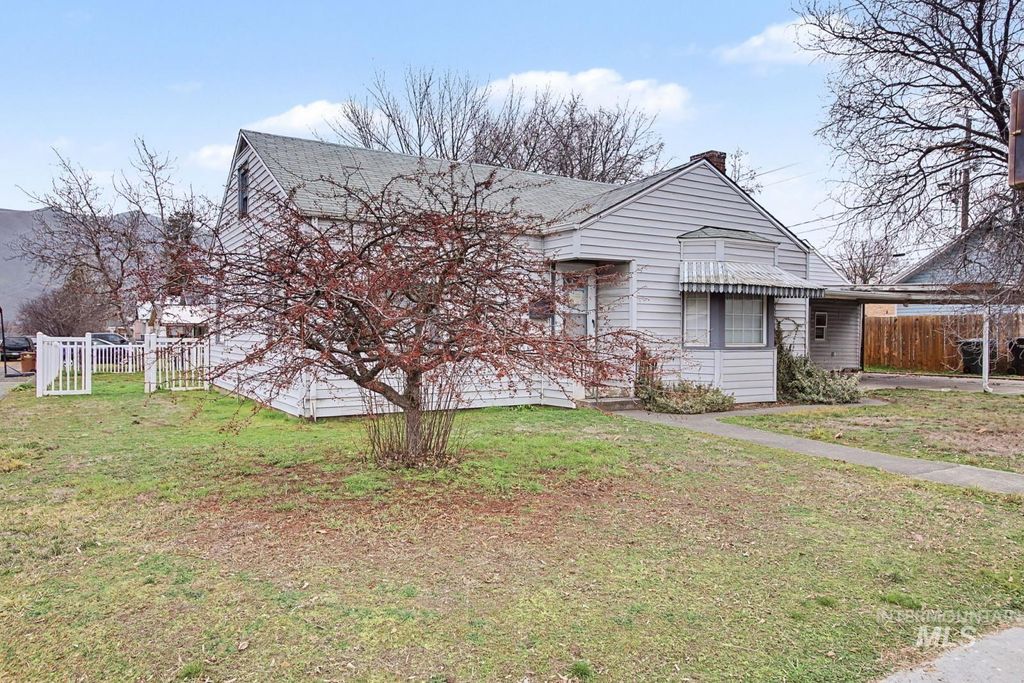 Photo of 918 Elm Street, Clarkston, WA 99403 (MLS # 98974165)