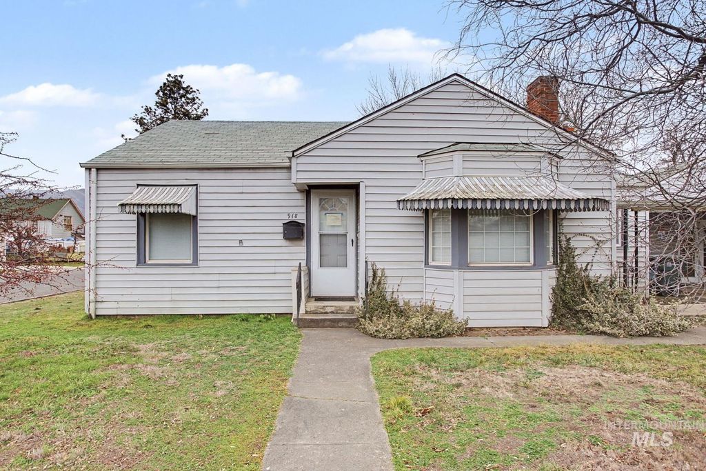 Photo of 918 Elm Street, Clarkston, WA 99403 (MLS # 98974165)