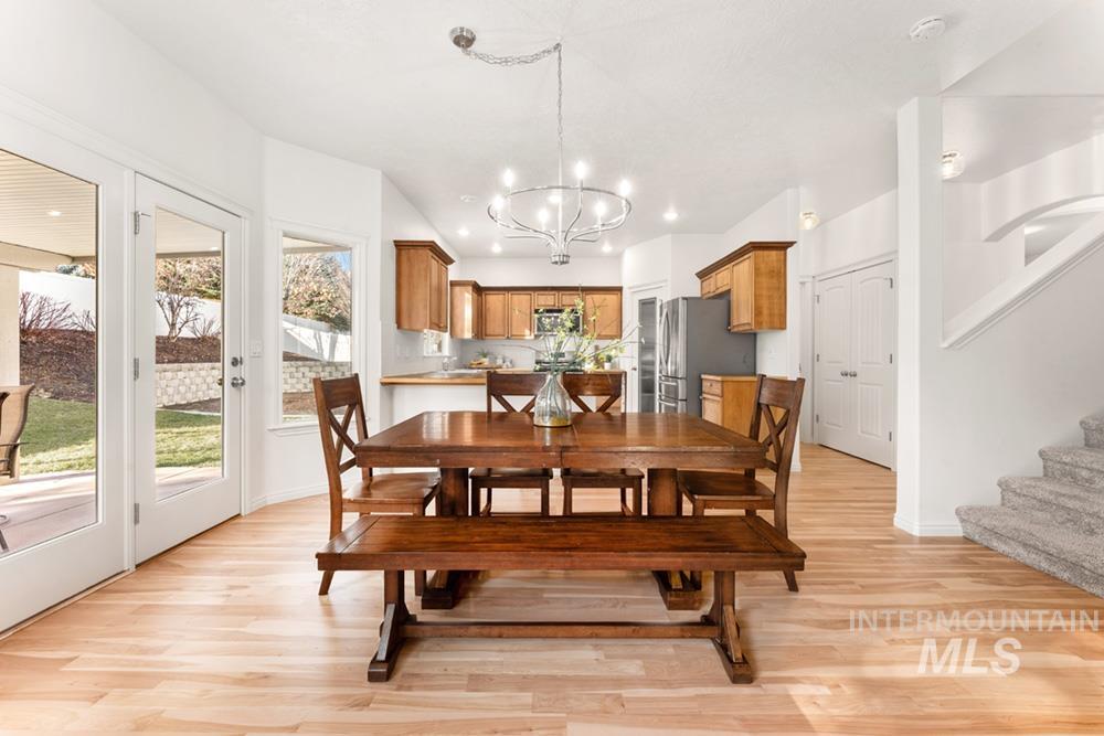 827 E Fallingbranch Ct