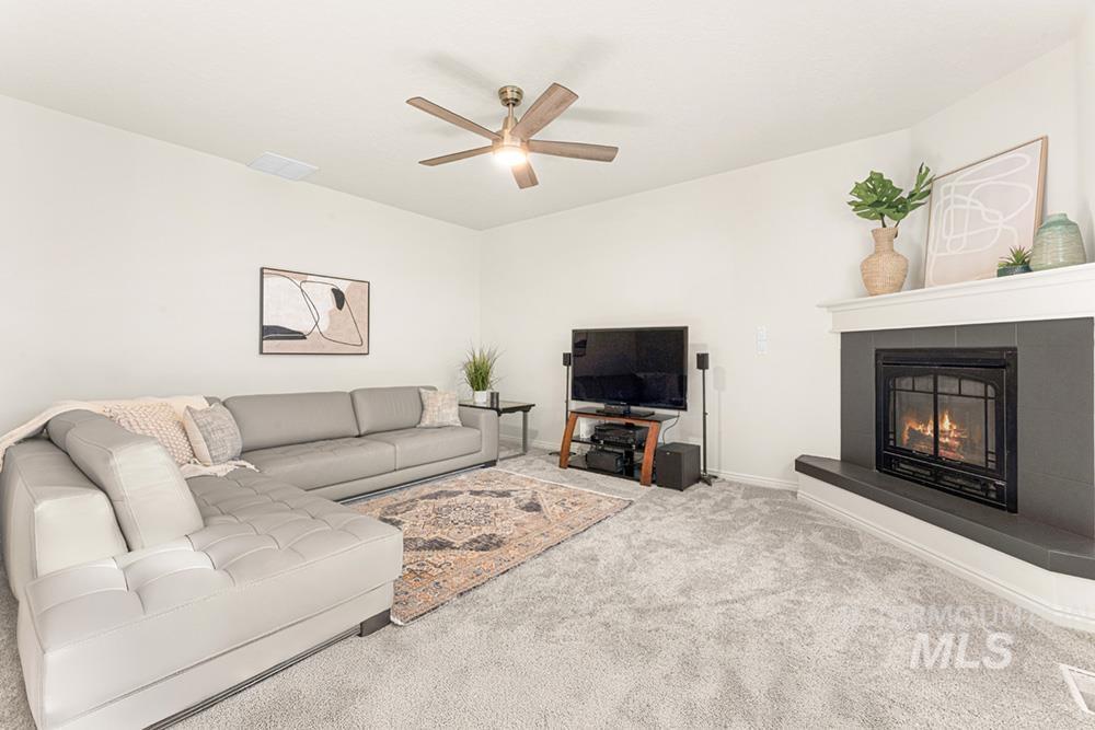 827 E Fallingbranch Ct