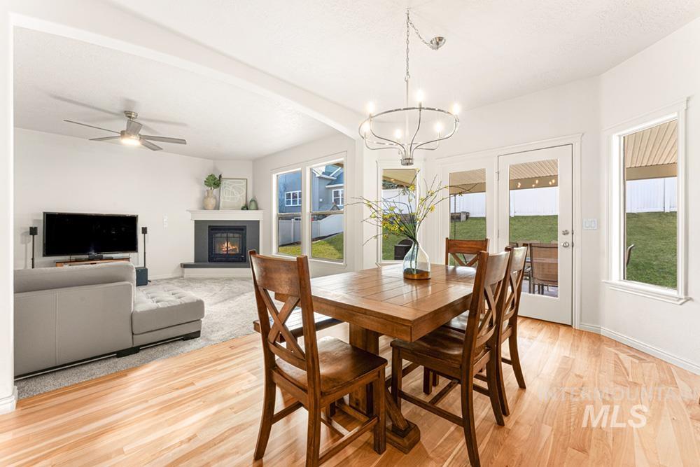 827 E Fallingbranch Ct