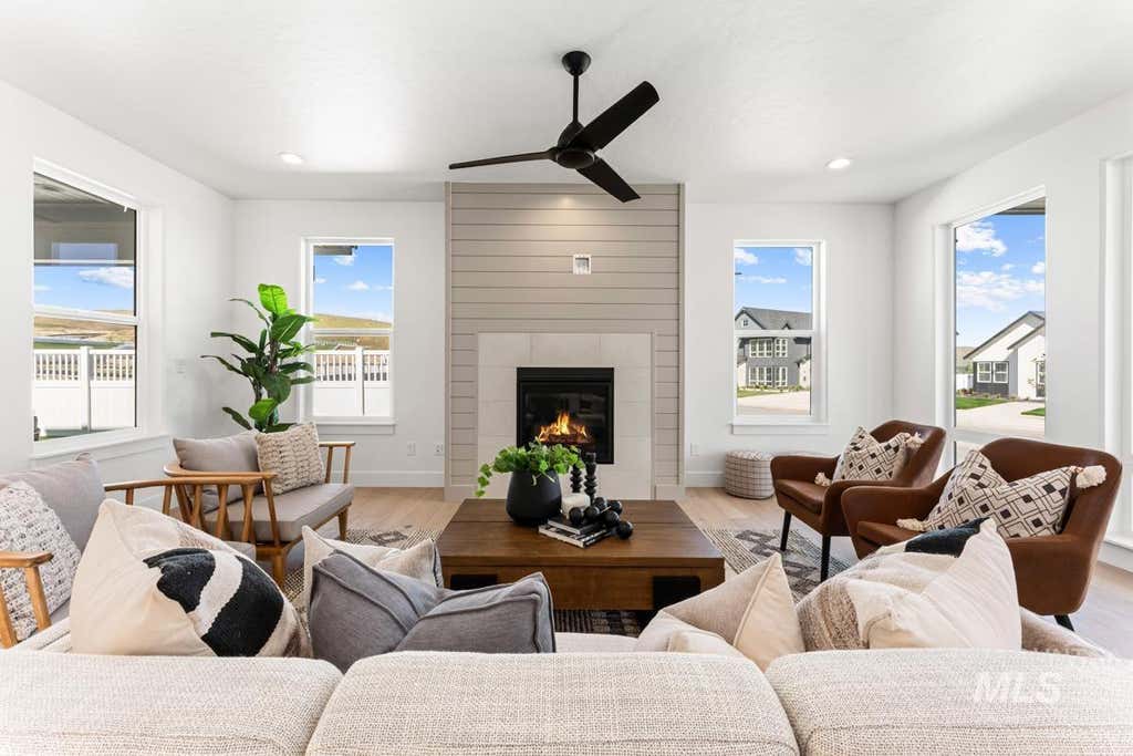 Photo of 13320 N Spring Creek Way, Boise, ID 83714 (MLS # 98996139)
