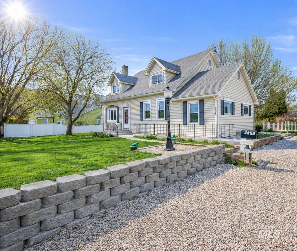 Photo of 1158 S Powerline Rd, Nampa, ID 83686 (MLS # 98972461)