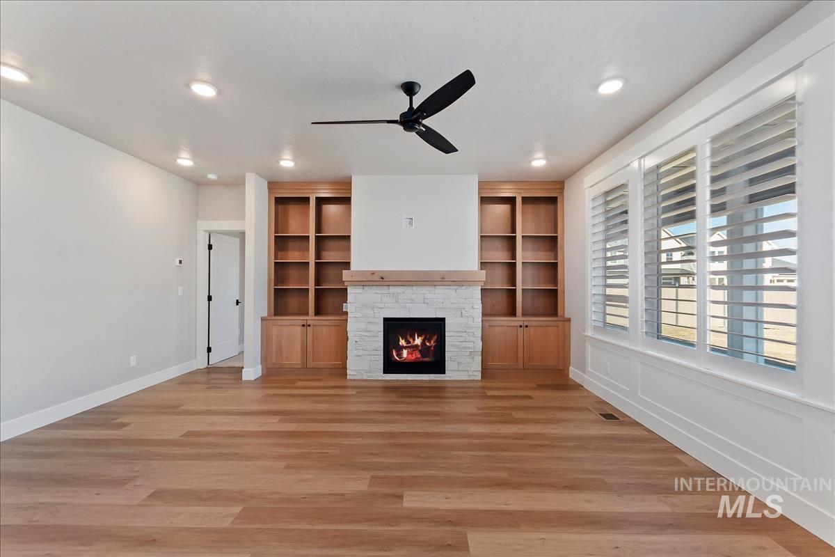 4593 N Alameda Creek Ave