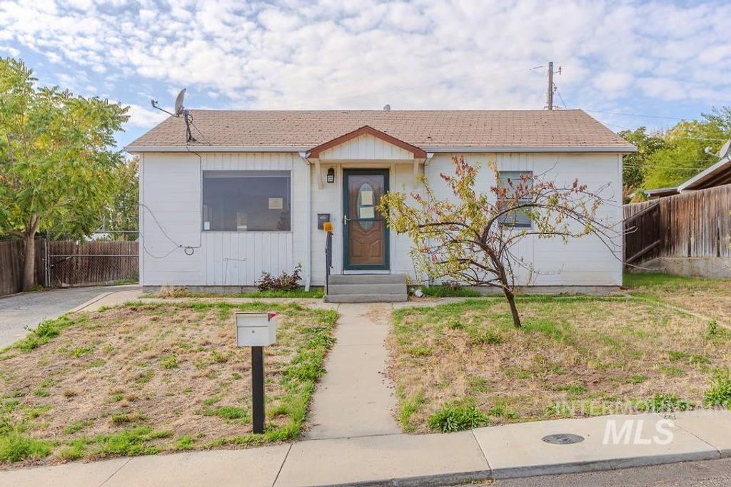 Photo of 1516 Sunrise Drive, Clarkston, WA 99403 (MLS # 98966647)