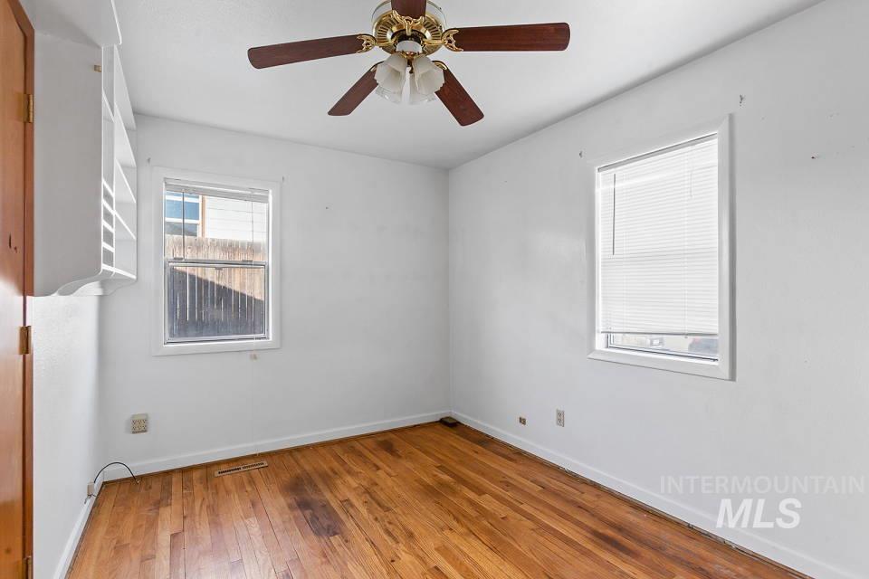 Unfurnished room featuring light wood-type flooring and ceiling fan