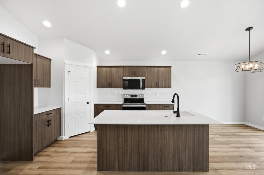 Photo of 17658 N Beckwourth Ave, Nampa, ID 83687 (MLS # 98999175)