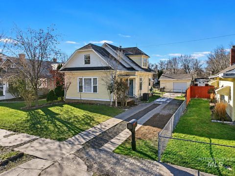 Photo of 242 8th Ave E, Twin Falls, ID 83301 (MLS # 98989242)