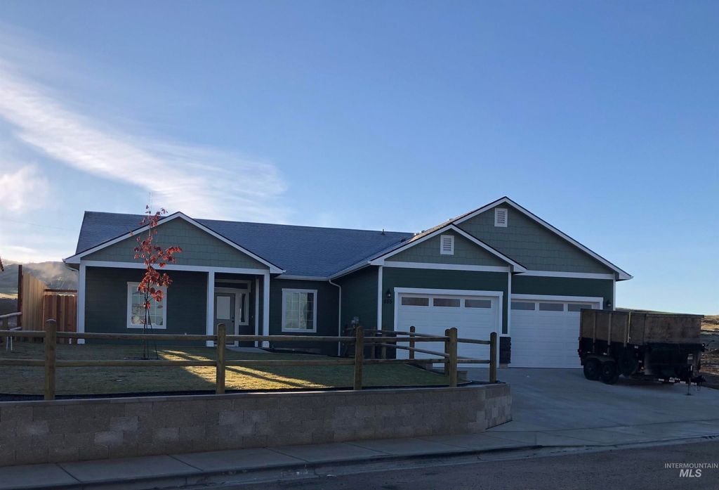Photo of 885 S Iowa Ave, Payette, ID 83661 (MLS # 98967868)