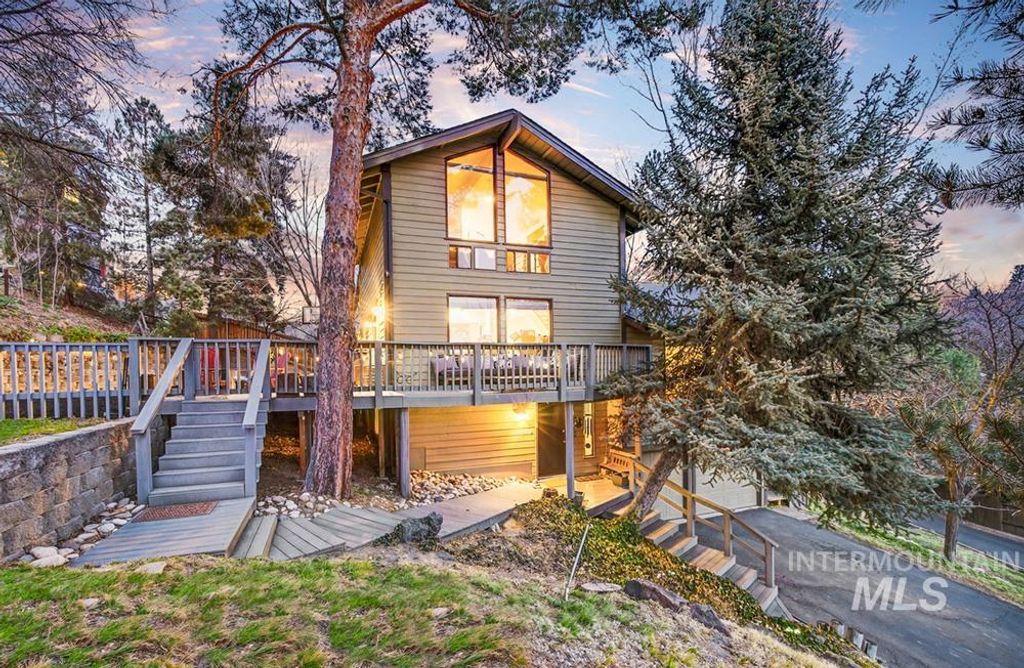 Photo of 253 W Skylark Dr, Boise, ID 83702 (MLS # 98975828)