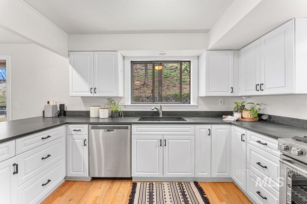 Photo of 253 W Skylark Dr, Boise, ID 83702 (MLS # 98975828)