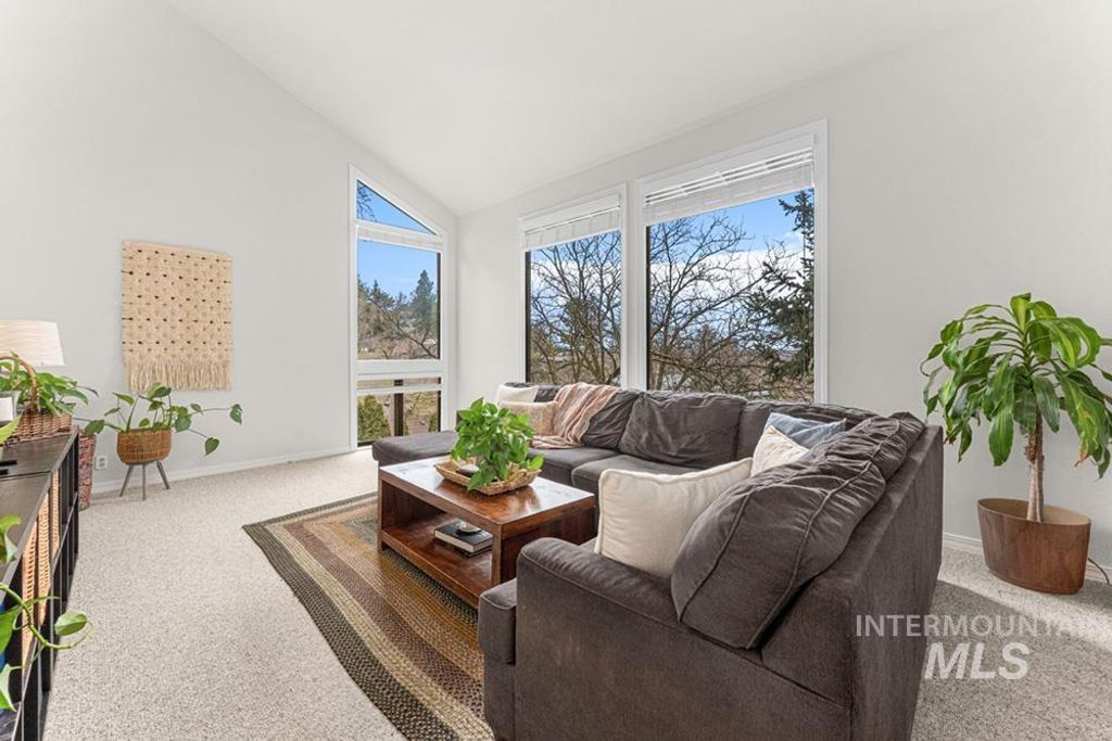 Photo of 253 W Skylark Dr, Boise, ID 83702 (MLS # 98975828)