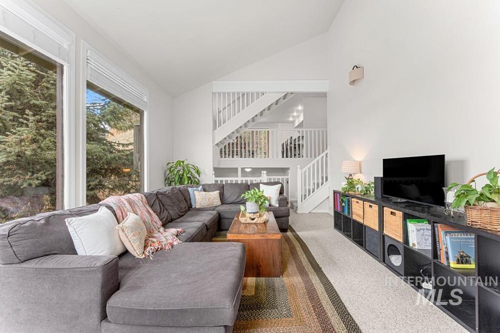 Photo of 253 W Skylark Dr, Boise, ID 83702 (MLS # 98975828)