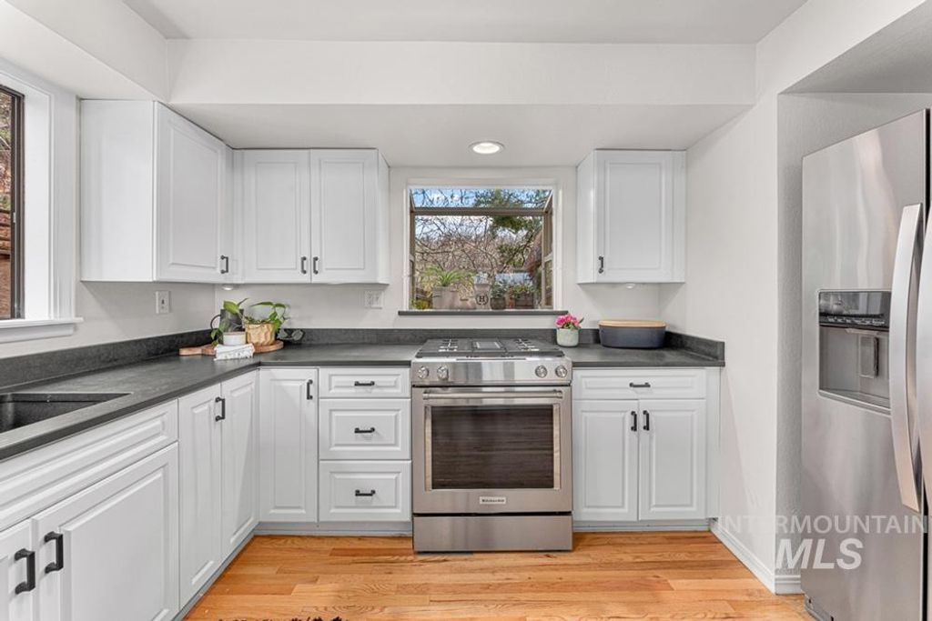 Photo of 253 W Skylark Dr, Boise, ID 83702 (MLS # 98975828)