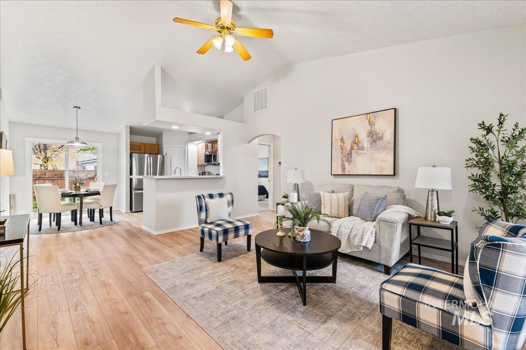 Photo of 1808 Cambridge St, Caldwell, ID 83607 (MLS # 98982308)