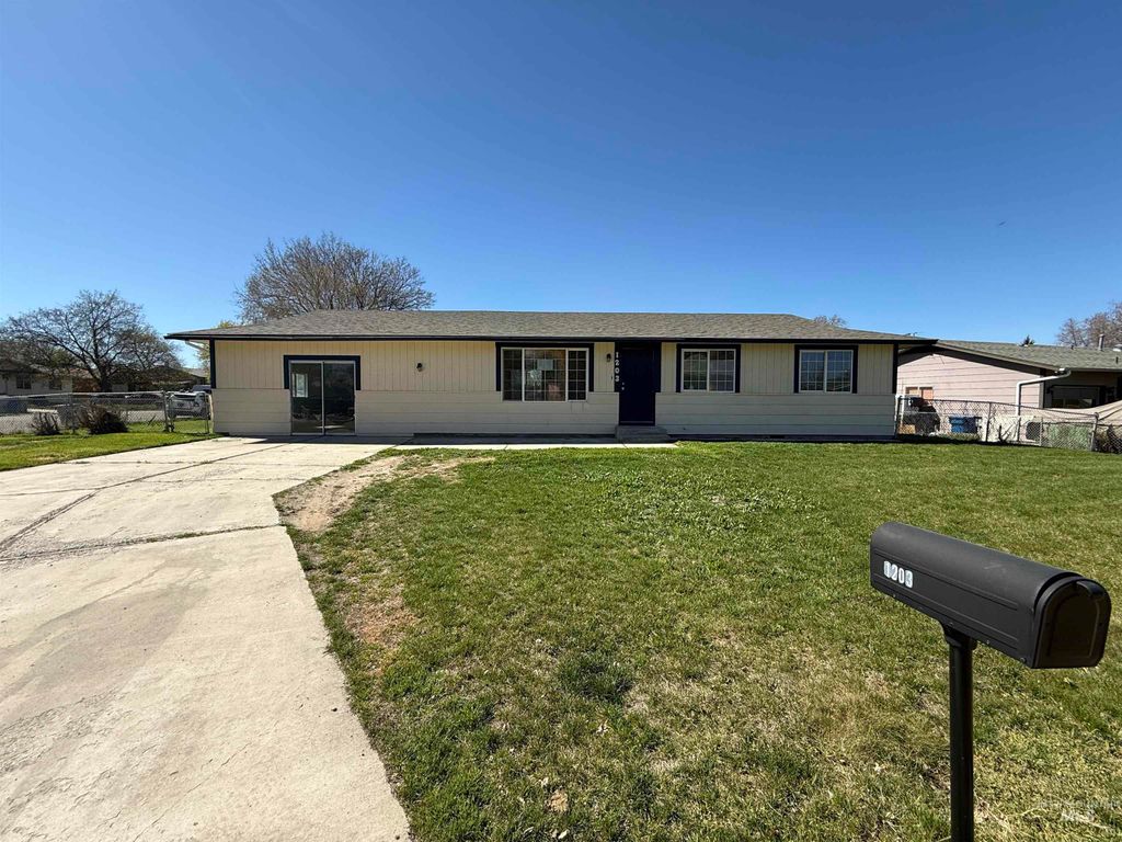 Photo of 1203 Sweetwood Cir, Nampa, ID 83651 (MLS # 98980788)