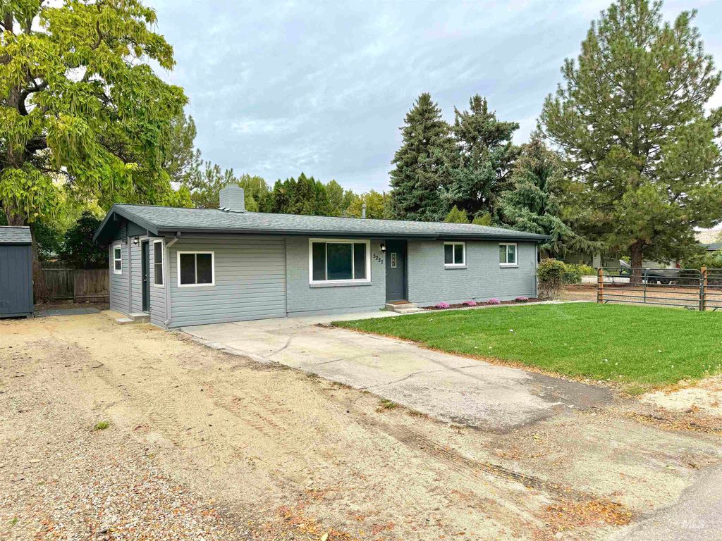 Photo of 5227 N Eugene St, Boise, ID 83703 (MLS # 98963898)